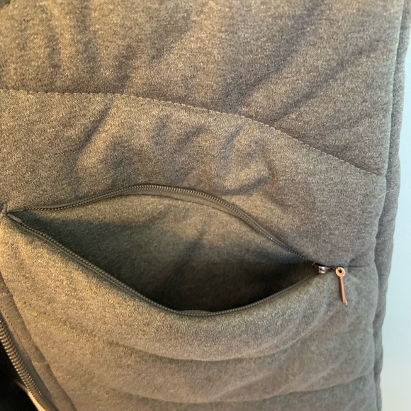 Women’s Calia by Carrie Underwood Gray Quilted Vest - Picture 4 of 6